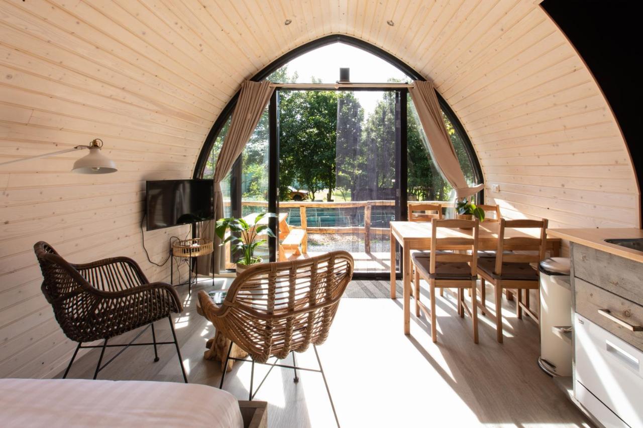 Pod Huisje Met Hottub Докьом Екстериор снимка