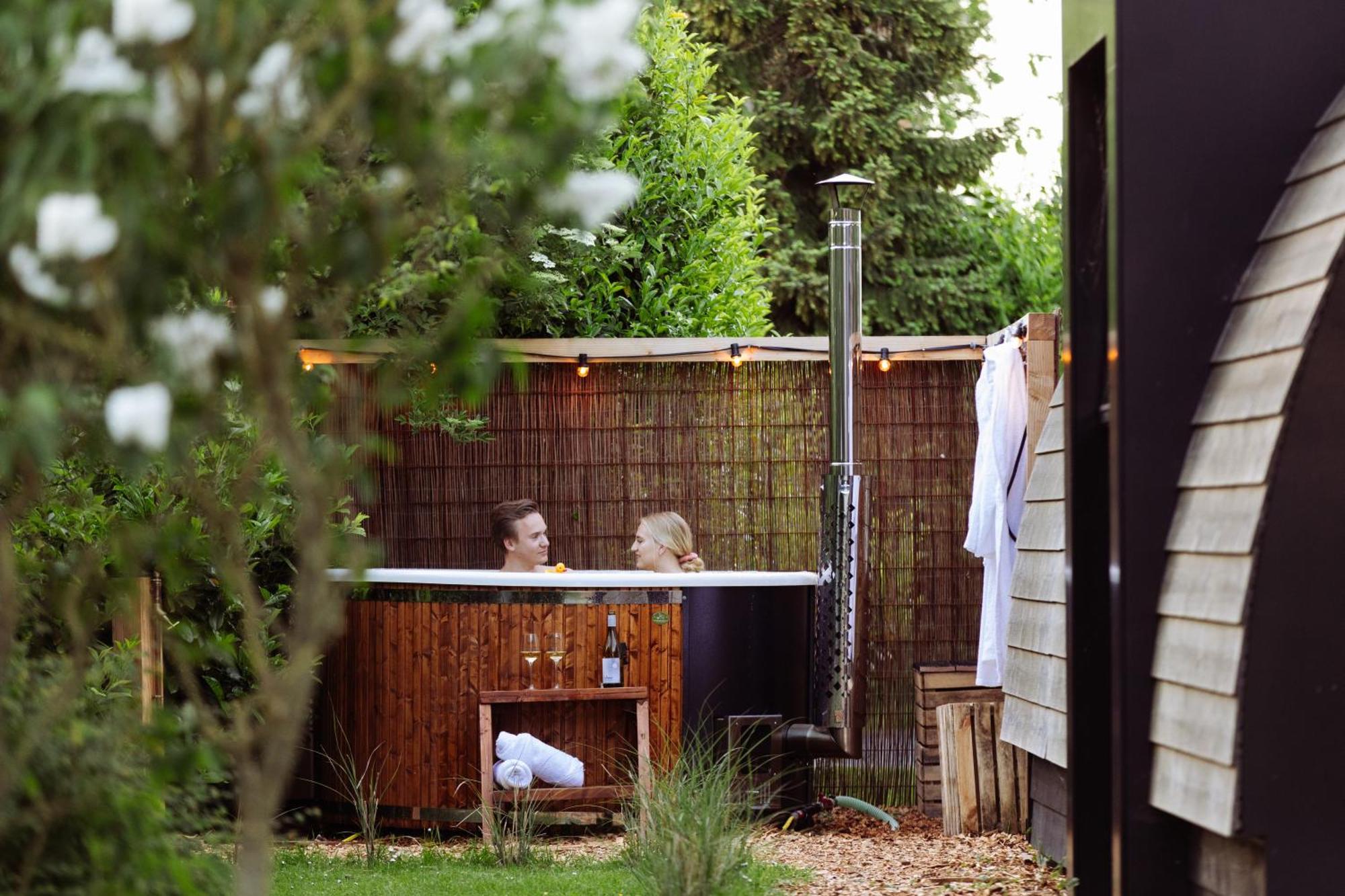 Pod Huisje Met Hottub Докьом Екстериор снимка